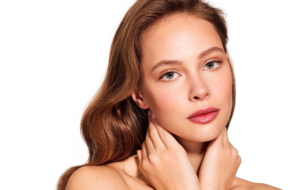 Zašto milenijalci izgledaju mlađe u istoj dobi nego Gen Z danas i kakve to ima veze s kožom i estetskom medicinom?